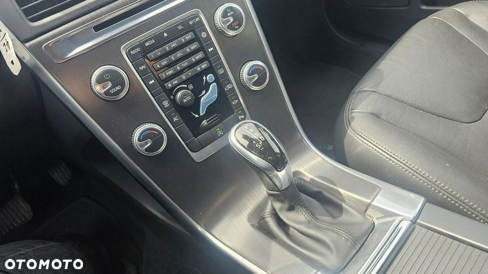 Volvo XC 60 D3 Geartronic Momentum - 37