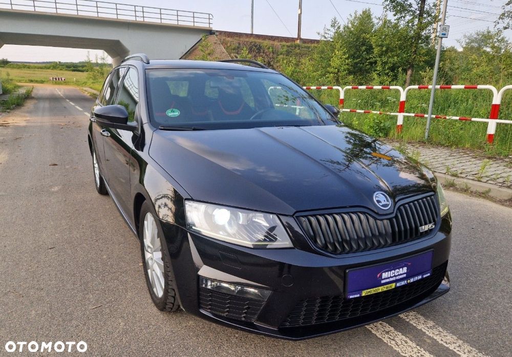 Skoda Octavia Combi 2.0 TDI (Green tec) RS - 12