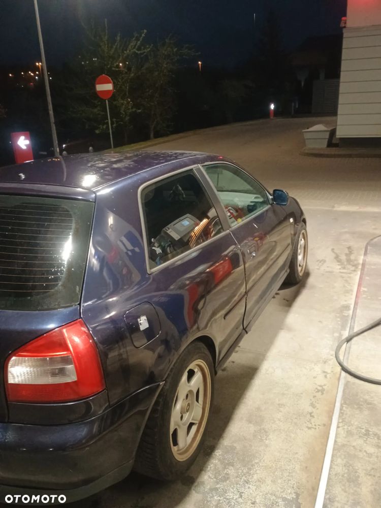 Audi A3 3-drzwiowe 1.8T Ambiente - 4
