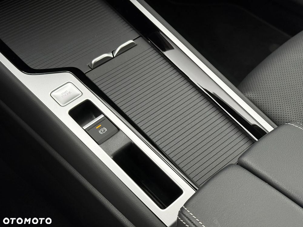 Volkswagen Passat Variant 2.0 TDI SCR DSG Elegance - 23