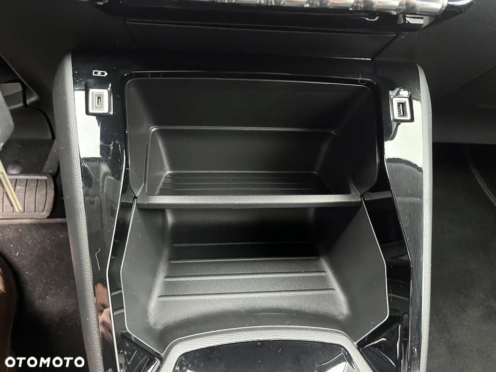 Peugeot 208 PureTech 100 EAT8 Allure - 28