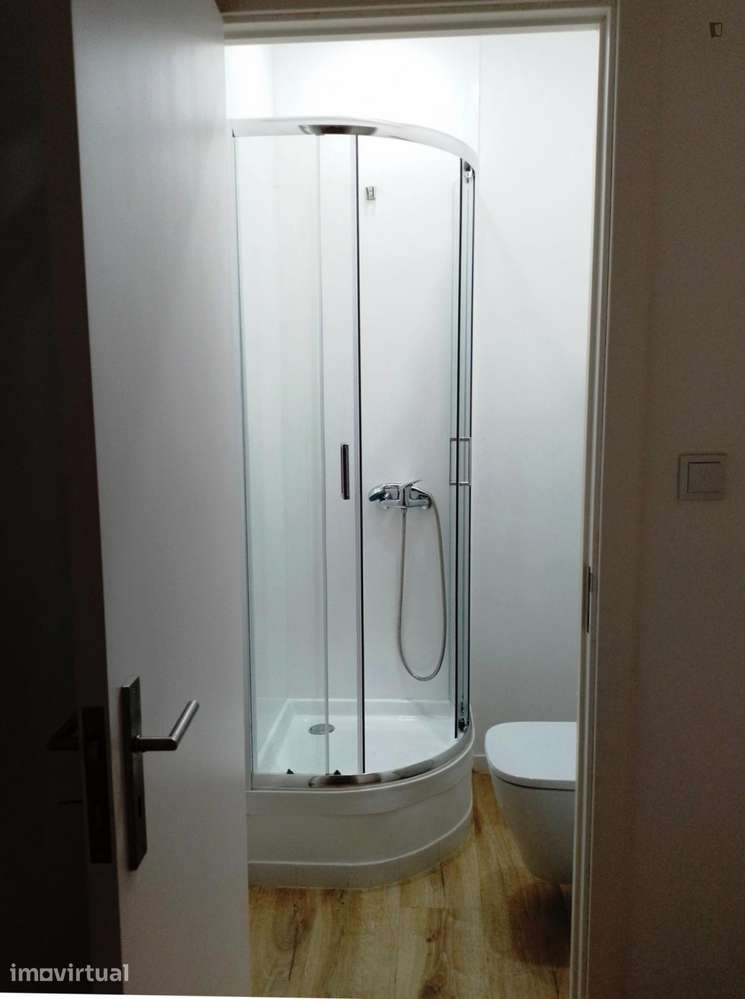 Quarto - localizado em Olaias Lisbon - Grande imagem: 2/17