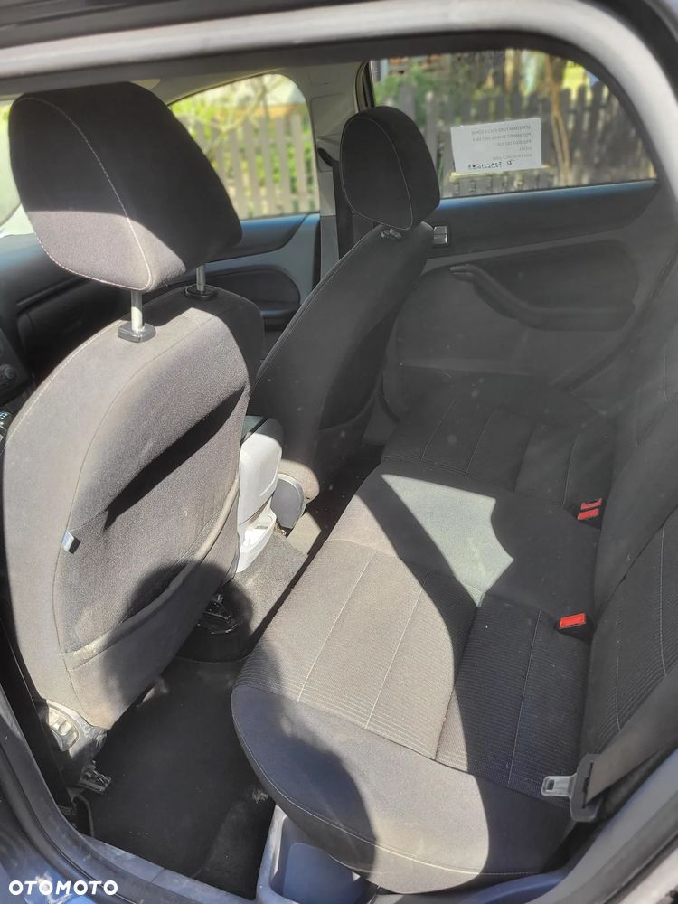 Ford Focus 2.0 TDCi DPF Ghia - 12