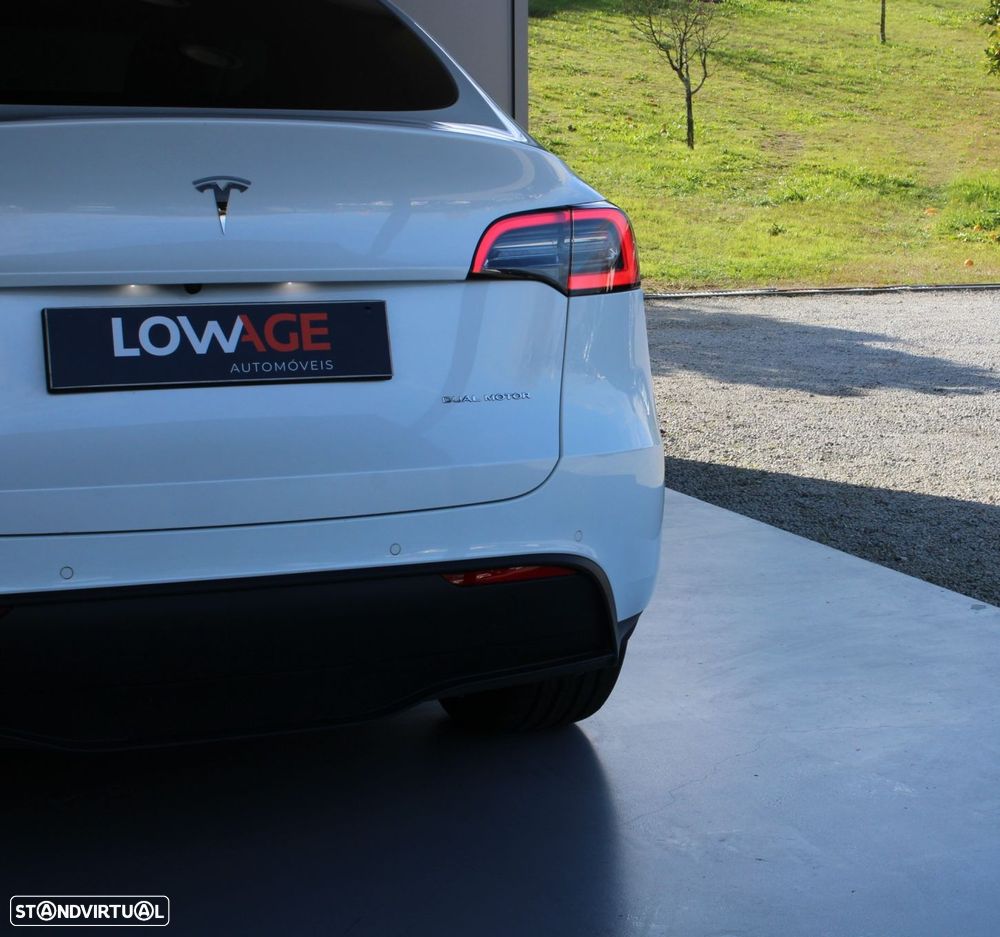 Tesla Model Y Long Range Dual Motor AWD - 24