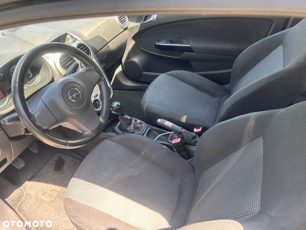 Opel Corsa 1.2 16V Essentia - 12