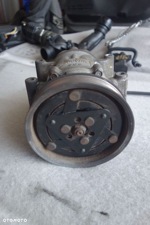 KOMPRESOR POMPA KLIMATYZACJI RENAULT 1.5 DCI 8200651251 - 2