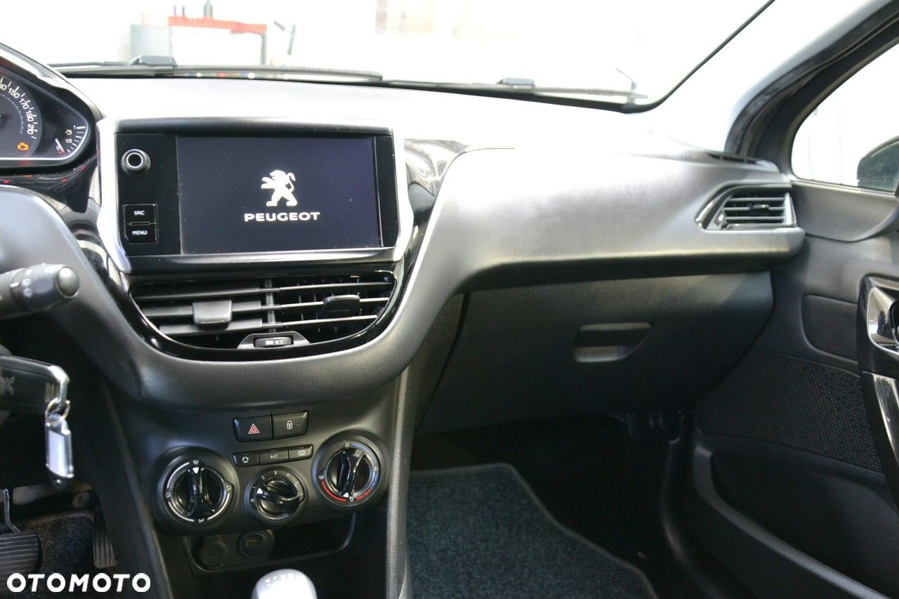 Peugeot 208 - 18