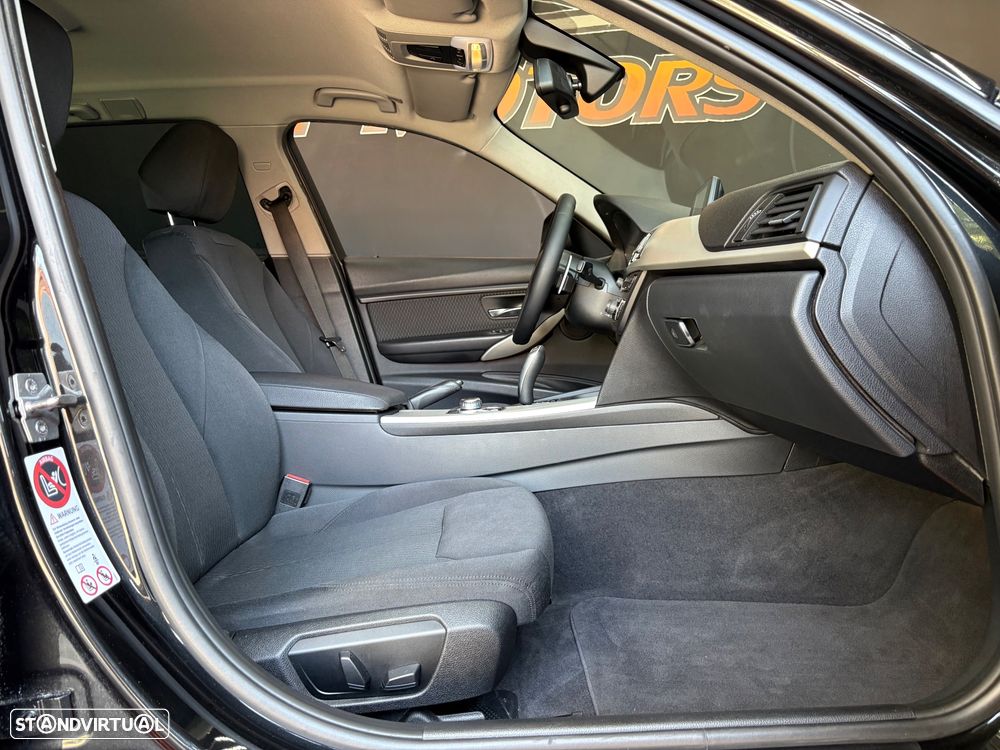 BMW 320 d Aut. Sport Line - 39