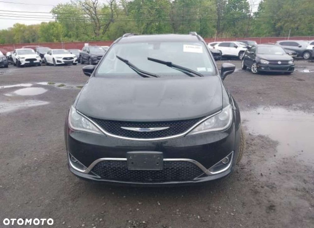 Chrysler Pacifica - 3