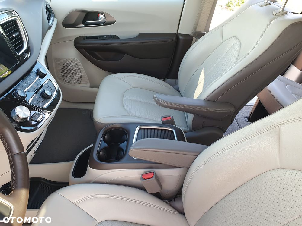 Chrysler Pacifica - 5