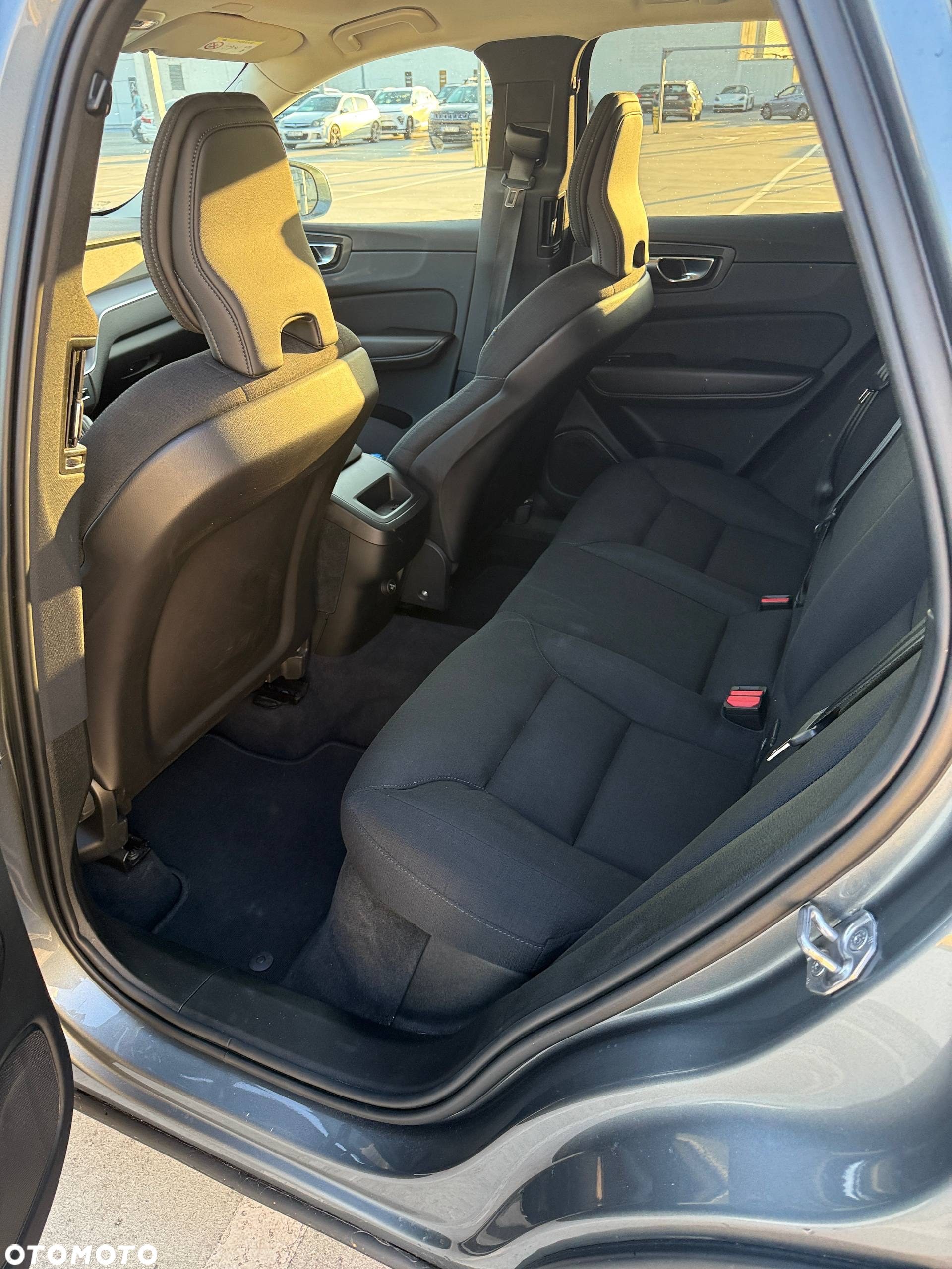 Volvo XC 60 B4 B Momentum Pro - 21