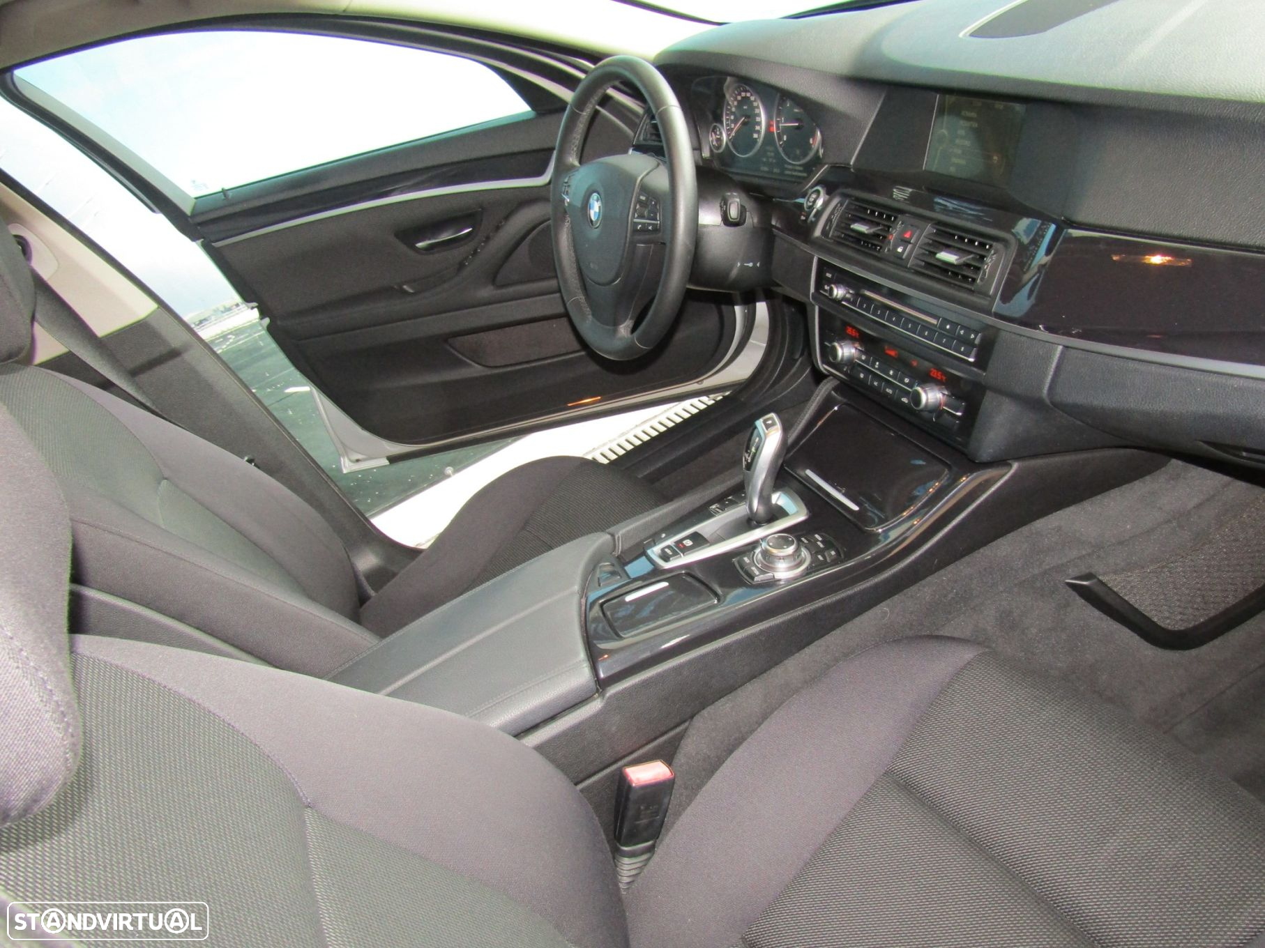 BMW 520 d Exclusive Auto 129g - 11