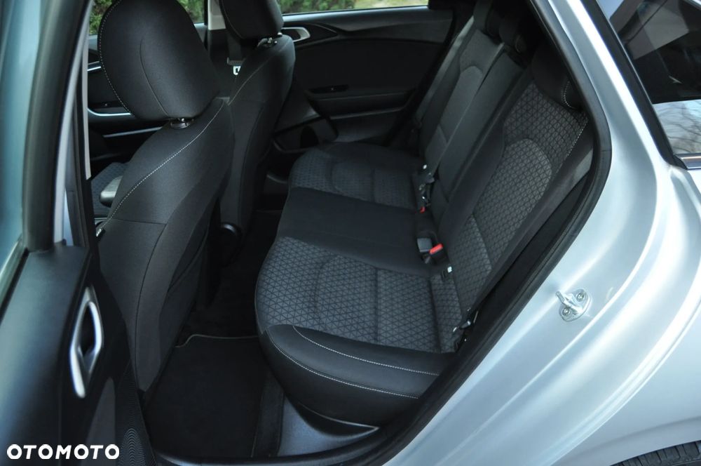 Kia Ceed - 8