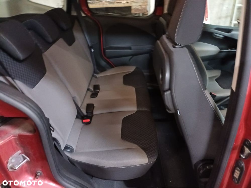 Ford Tourneo Courier - 22