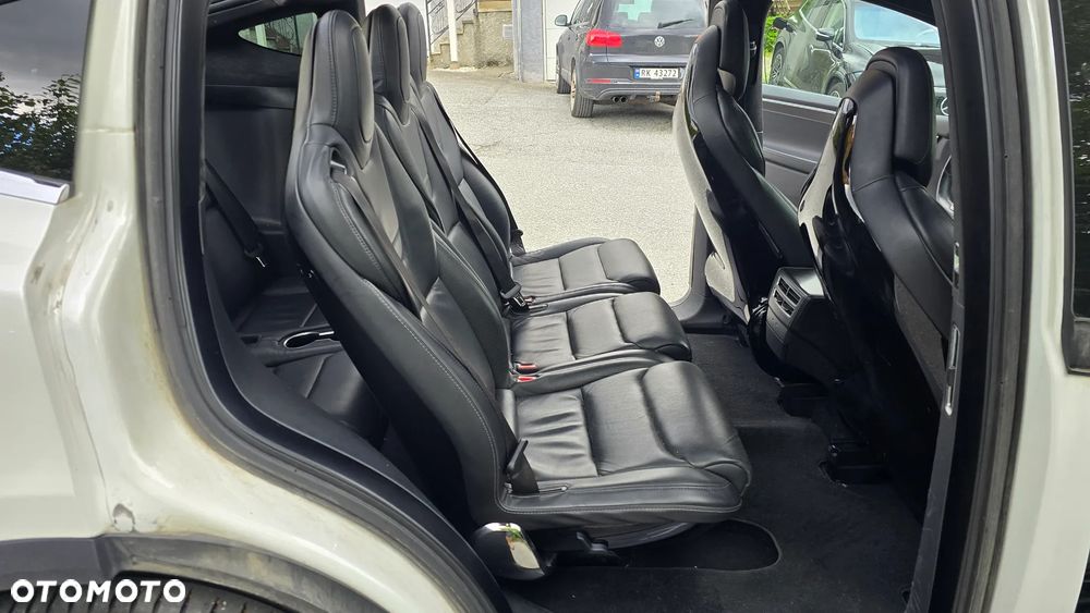 Tesla Model X - 20