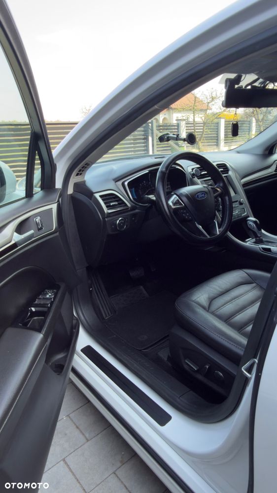 Ford Fusion - 38