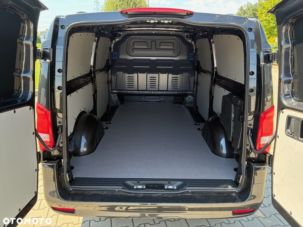 Mercedes-Benz 119 CDI 4x4 Furgon SELECT L3 - 18