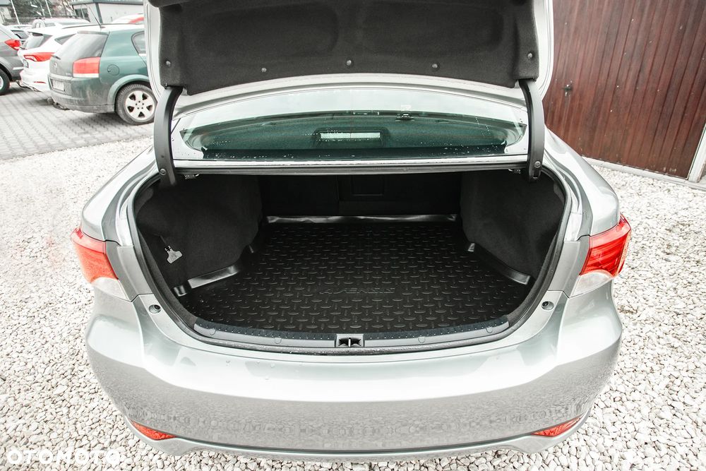 Toyota Avensis 1.8 Sol plus NAVI - 26