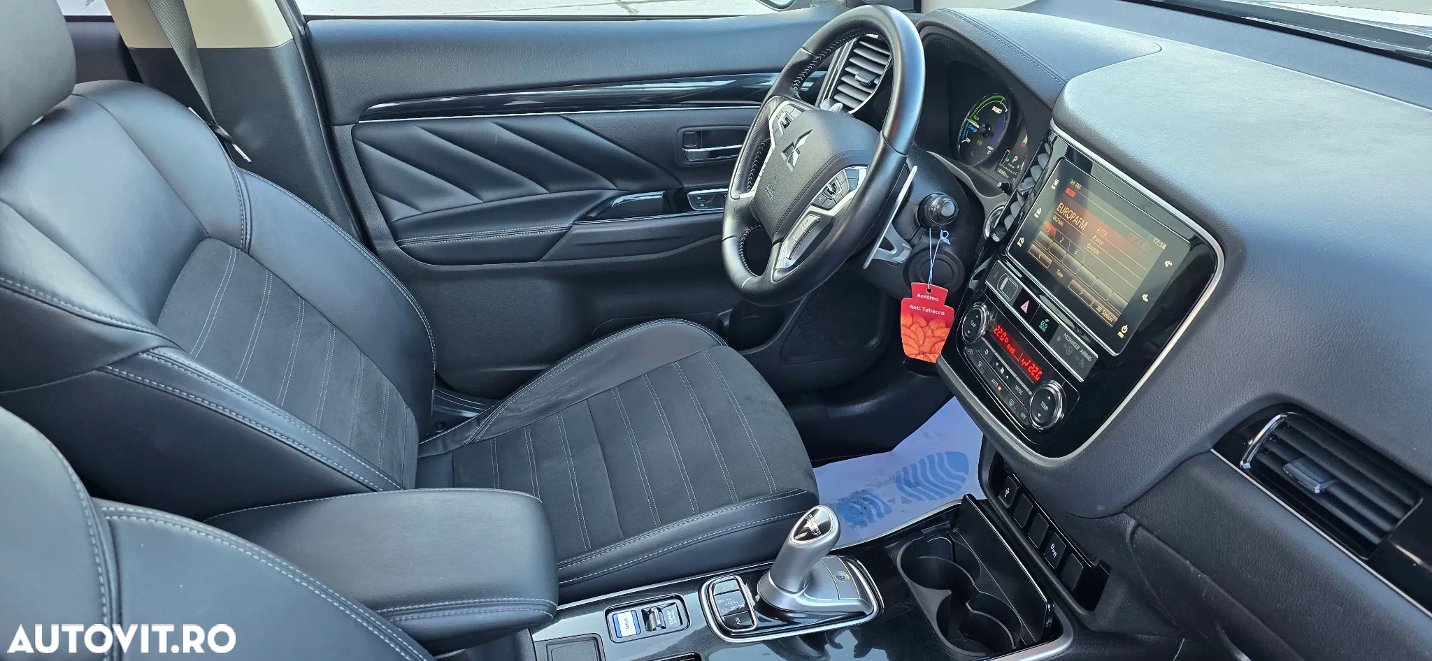 Mitsubishi Outlander 2.4 4WD Plug-In Hybrid - 16