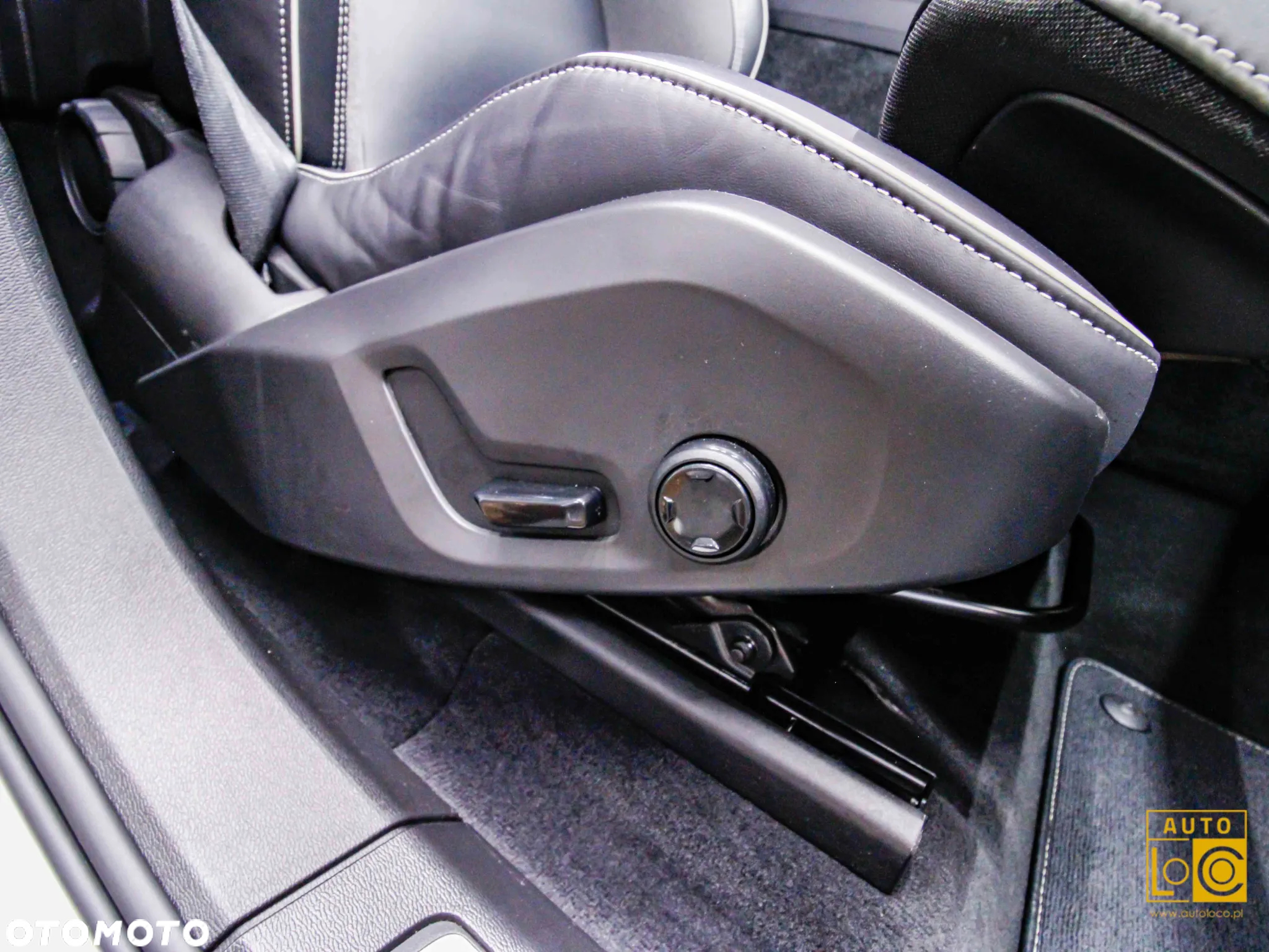 Volvo XC 60 B4 B R-Design - 32