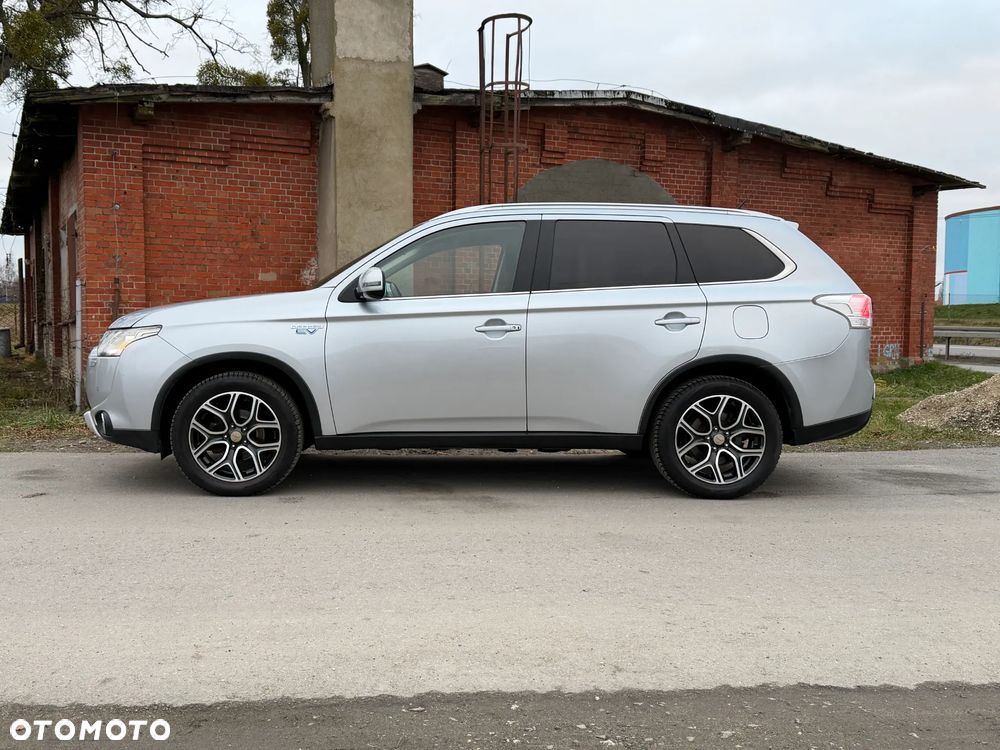 Mitsubishi Outlander 2.0 4WD Plus - 2