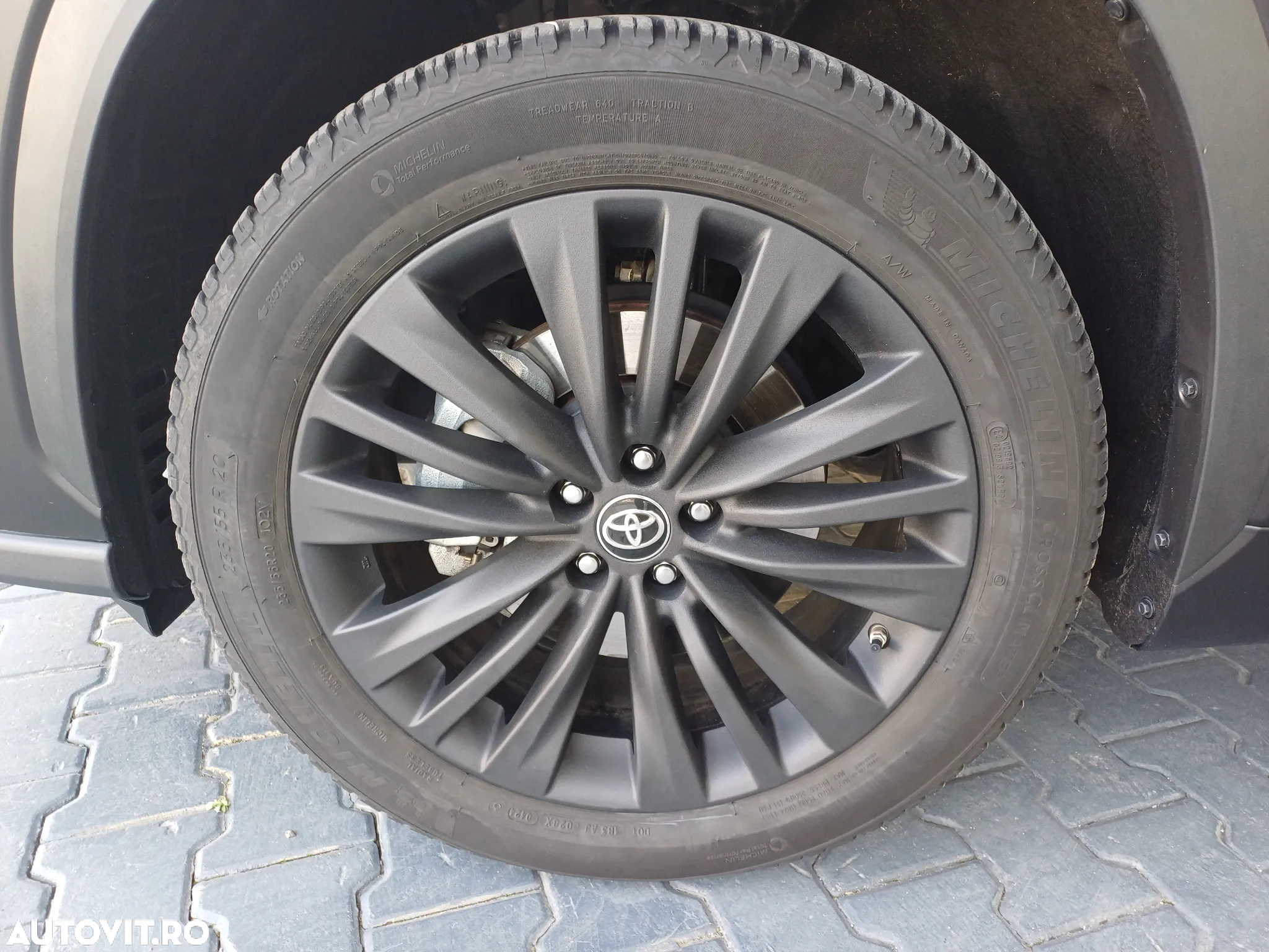 Toyota Highlander 2.5 L Hybrid Dynamic Force 248CP Exclusive Metallic - 4
