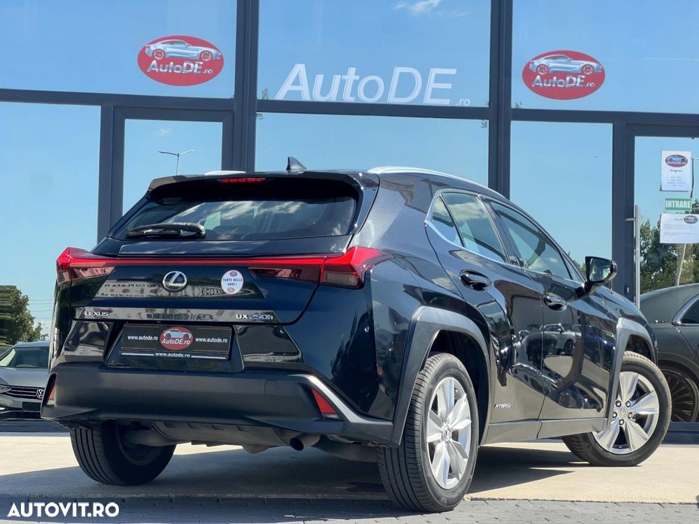 Lexus UX - 5