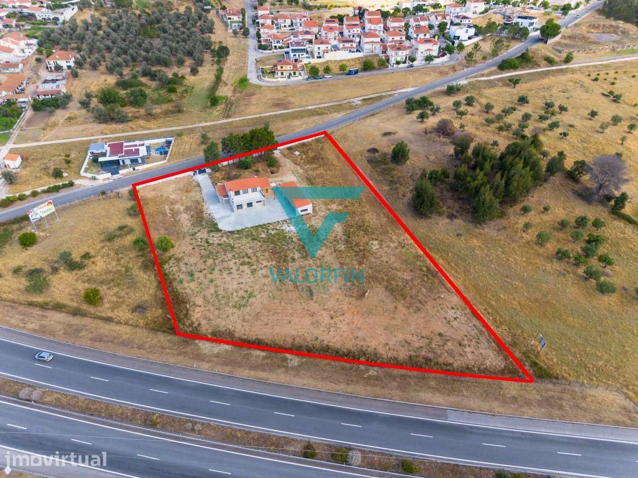 MORADIA T4 Totalmente Remodelada com 7.900 m² de Terreno | Meia Via... - Grande imagem: 4/60