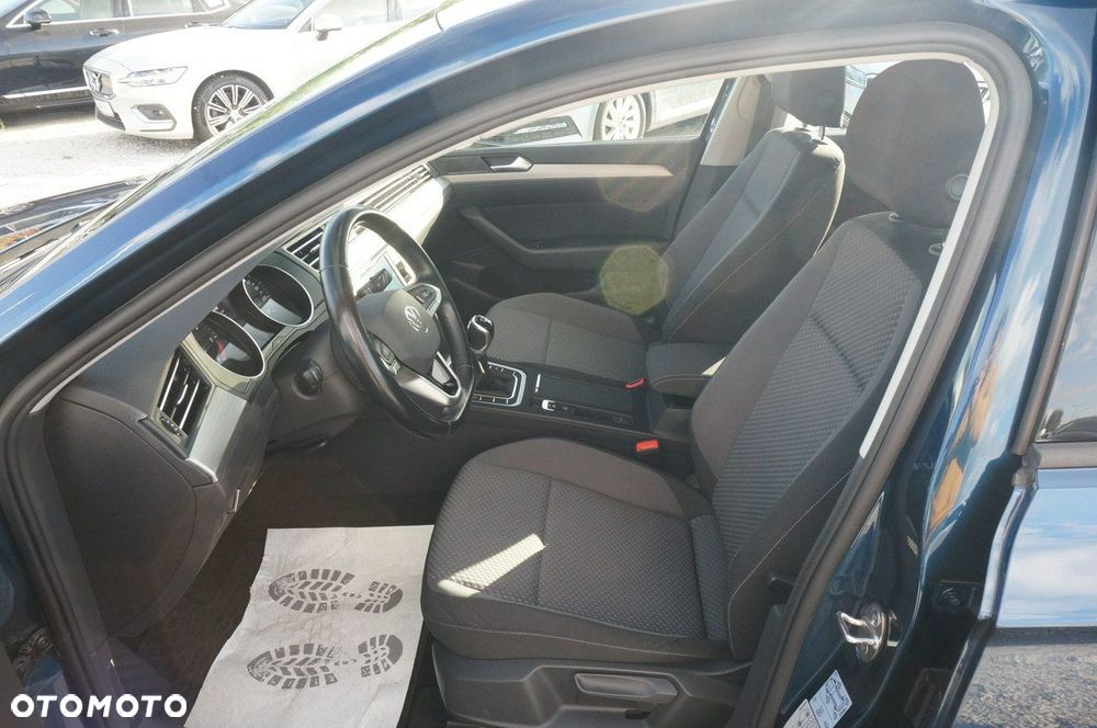 Volkswagen Passat - 21