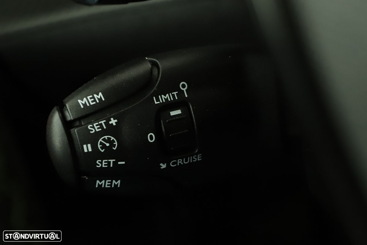 Peugeot 2008 1.2 PureTech GT EAT8 - 18