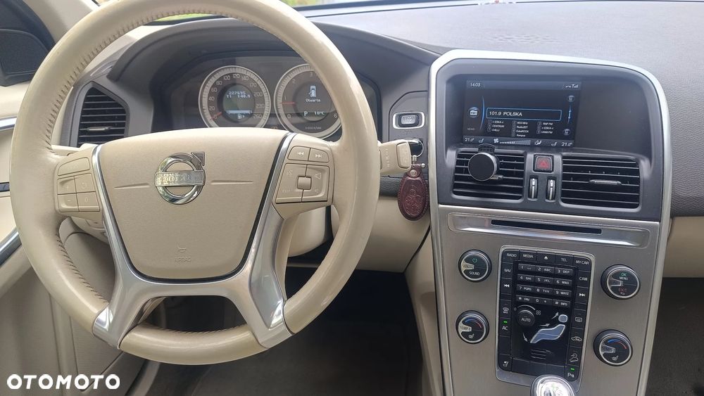 Volvo XC 60 D5 AWD Momentum - 18