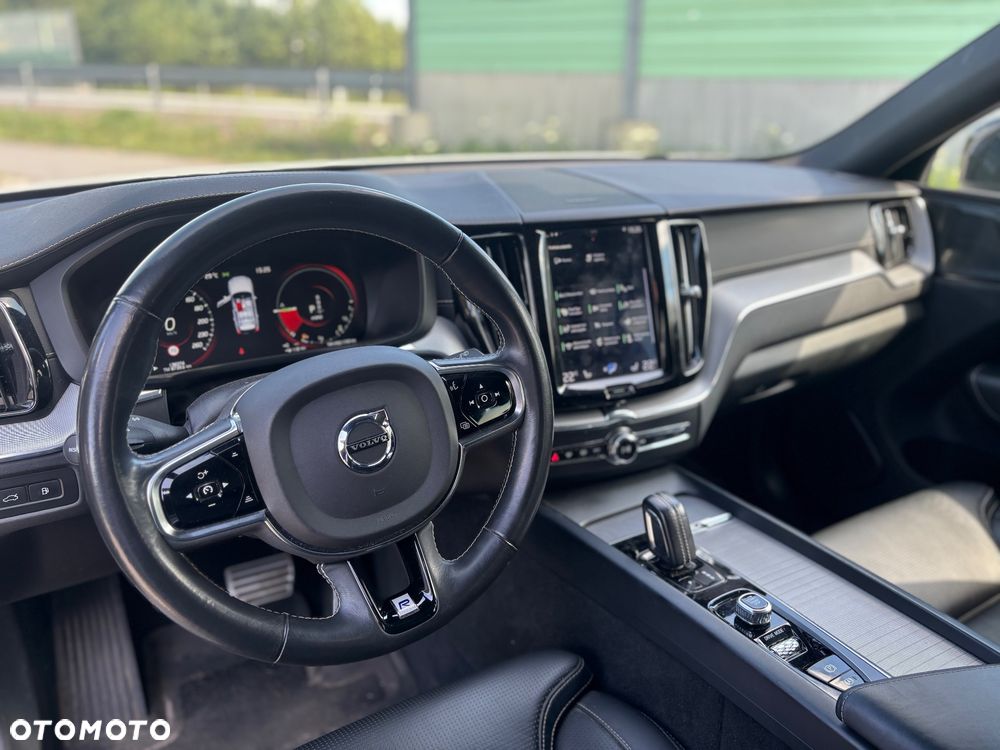 Volvo XC 60 T8 AWD Plug-In Hybrid R-Design - 19