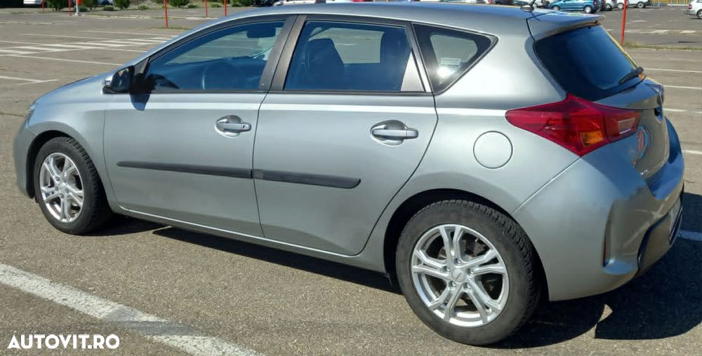 Toyota Auris - 1