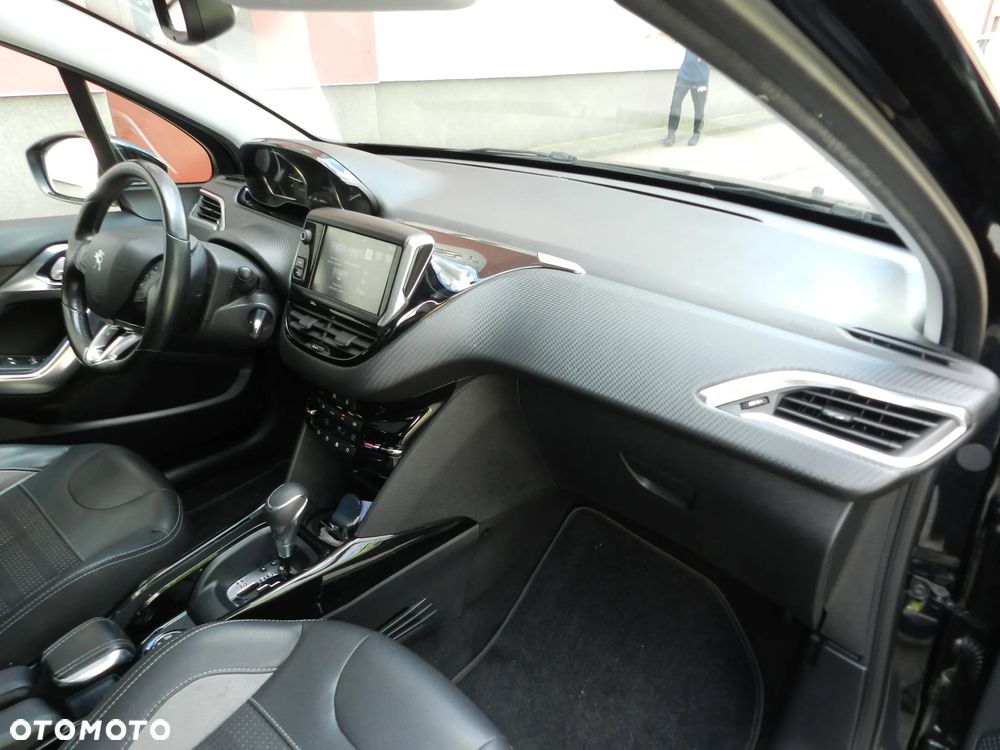 Peugeot 2008 1.2 Pure Tech GPF Style S&S EAT6 - 17