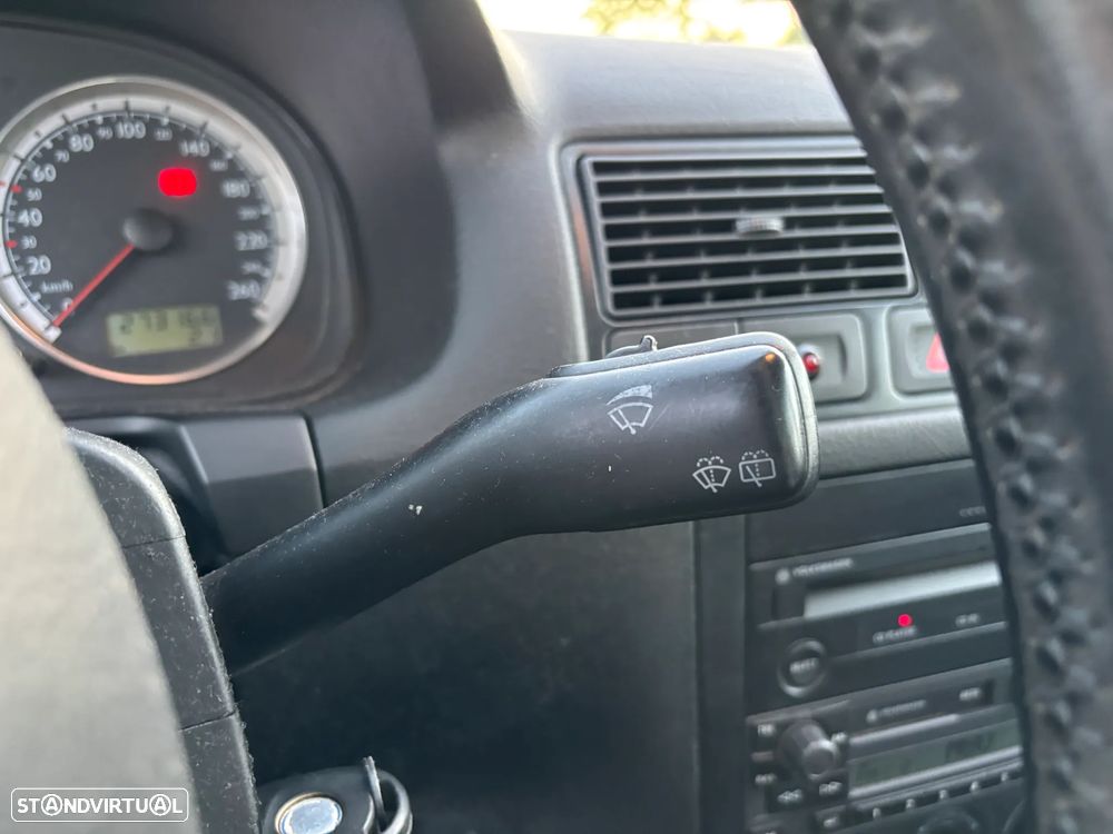 VW Golf 1.9 TDi 25 Anos - 15