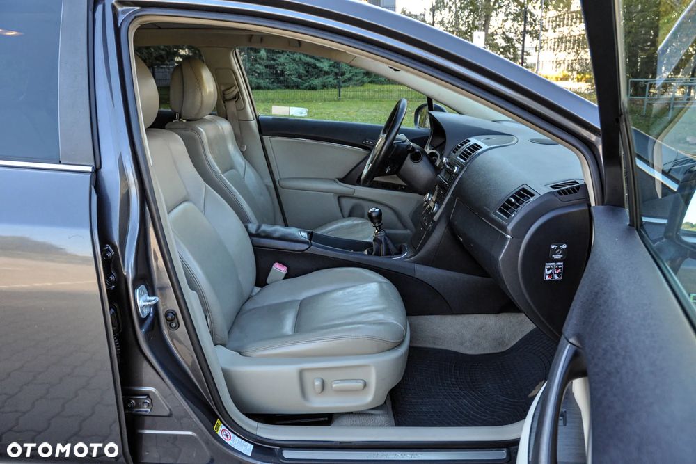 Toyota Avensis 2.2 D-CAT Premium - 11