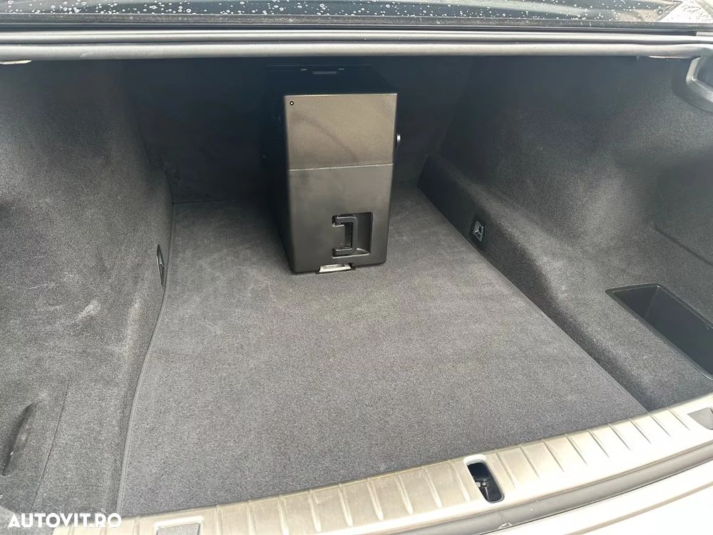 BMW Seria 7 750i xDrive - 26