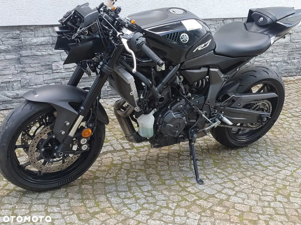 Yamaha R7 - 24