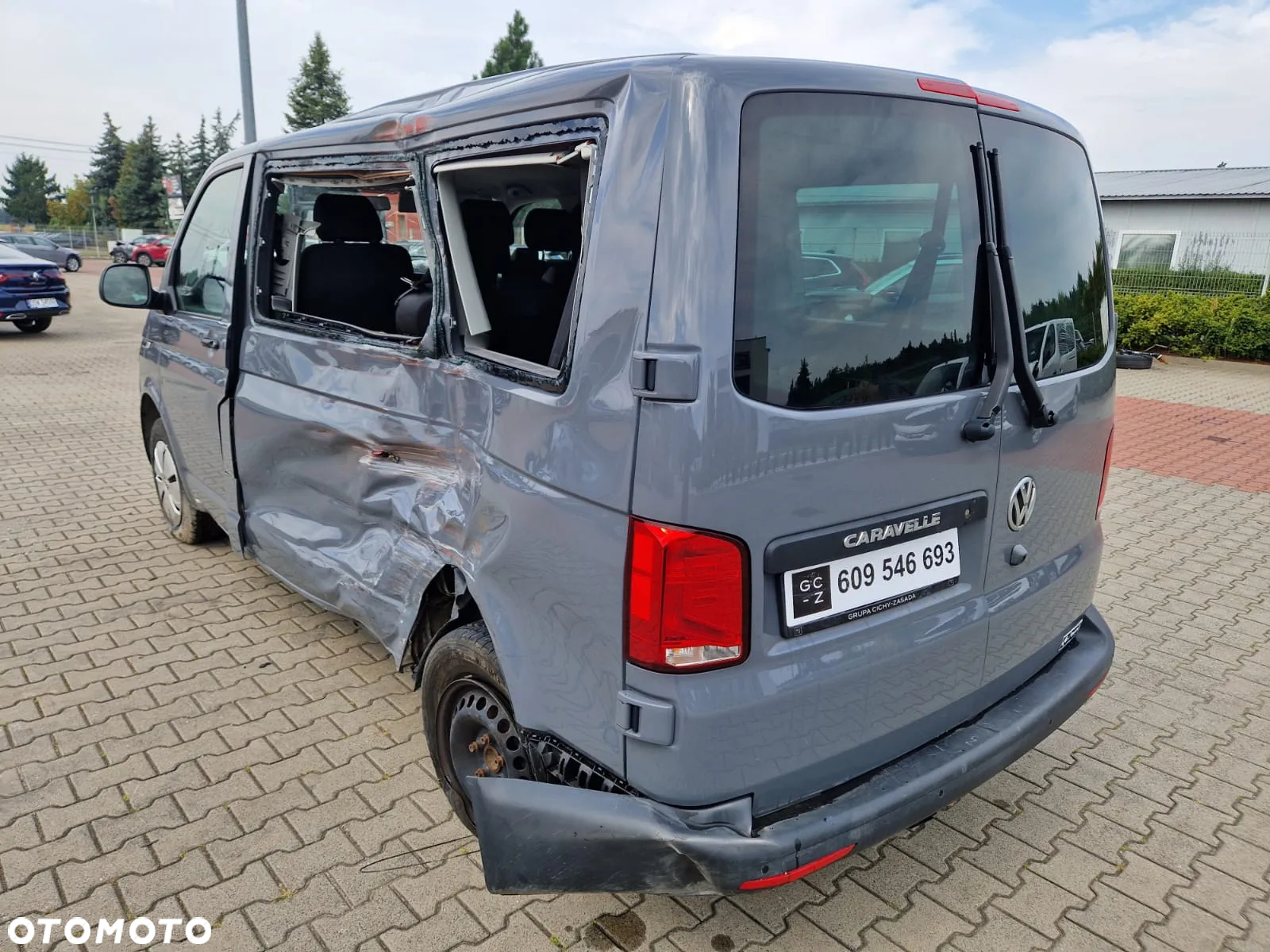 Volkswagen Caravelle - 9