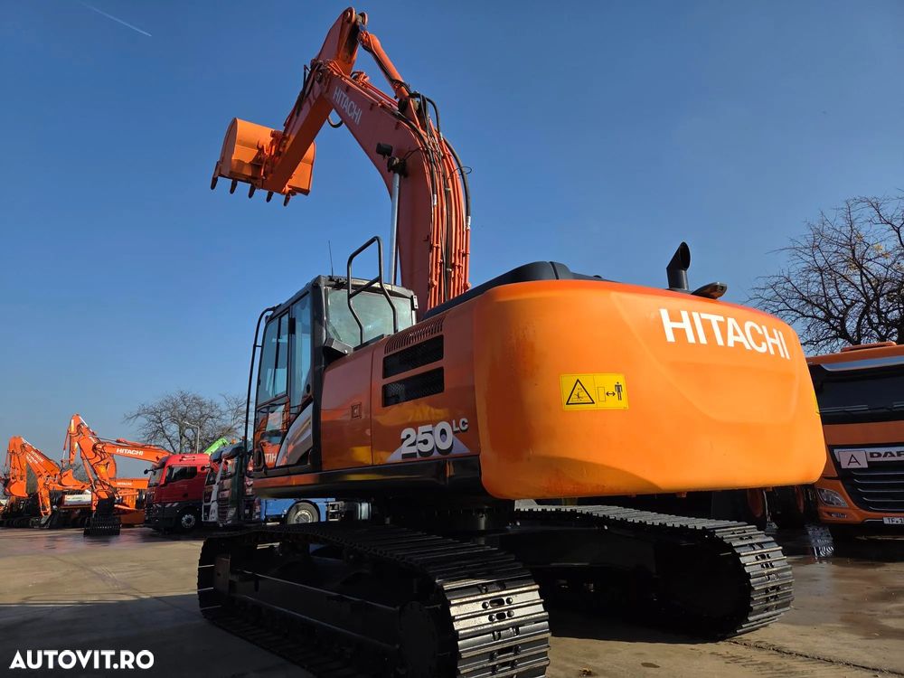 Hitachi ZX250LC-6, 2020, 4.294h, 28t, cupa NOUA 1,55mc, lant 95% bun doar 136h mars, Consum mediu 11l/h, 3 pompe hidr HITACHI, produs in JAPOANIA, inst picon pe brate, camera spate si laterale, Ad sapare 7,5m, posibil leasing, CA NOU-PROMOTIE 106.900 Eur - 37