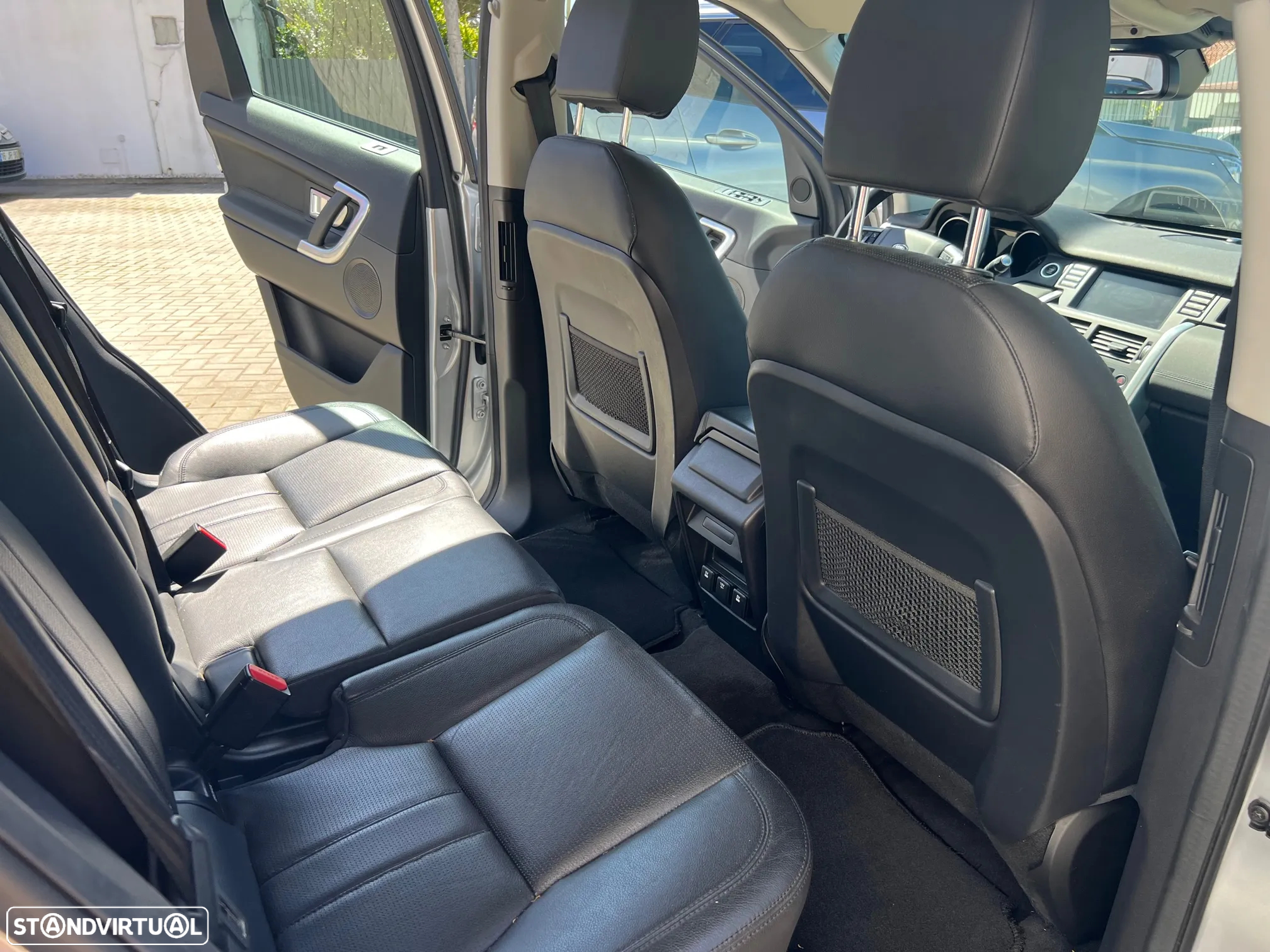 Land Rover Discovery Sport 2.0 eD4 HSE - 33