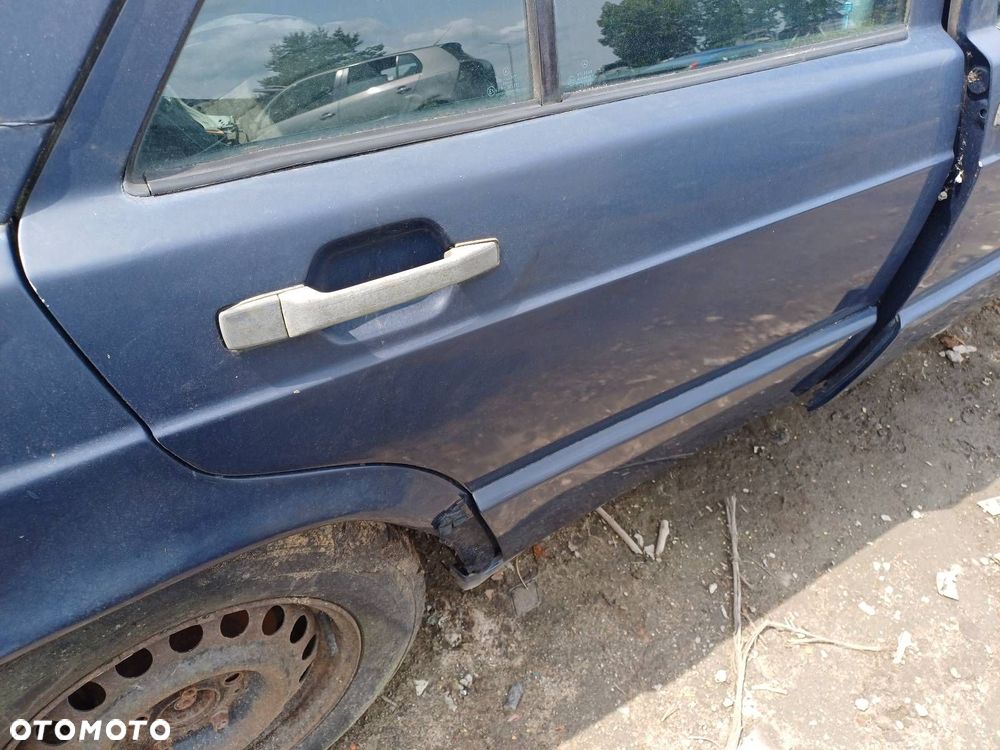 DRZWI KOMPLETNE PRAWY TYŁ MERCEDES-BENZ W201 190 - 2