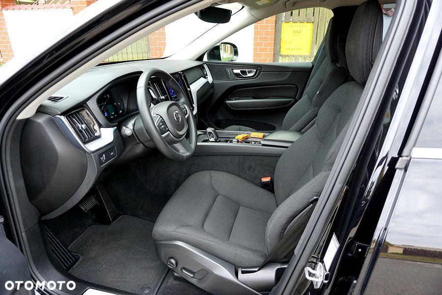Volvo XC 60 B4 D AWD Geartronic Momentum Pro - 24