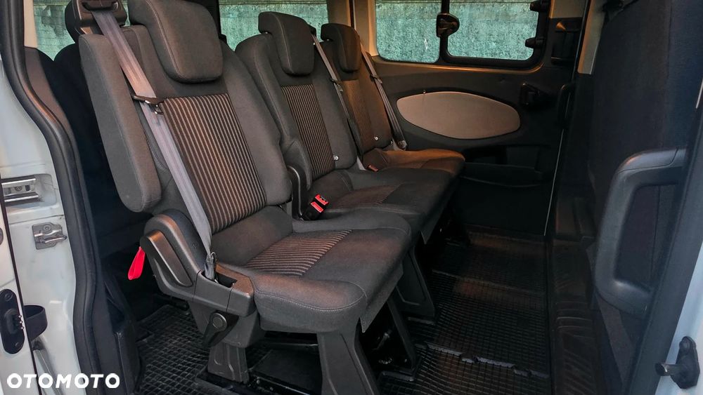 Ford Tourneo Custom - 12