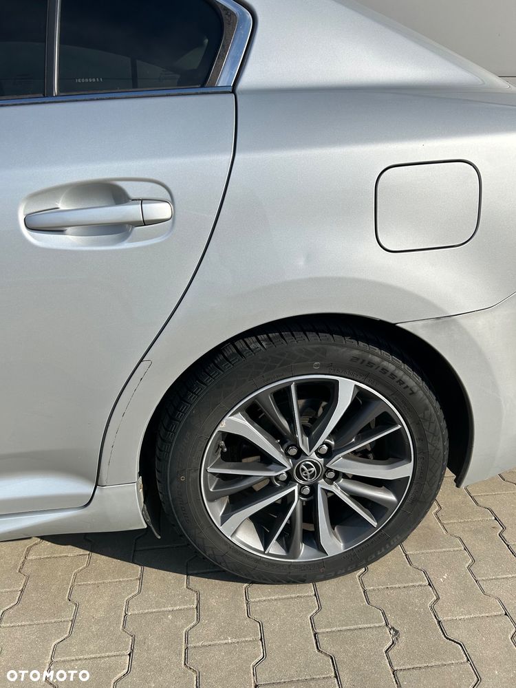 Toyota Avensis - 4