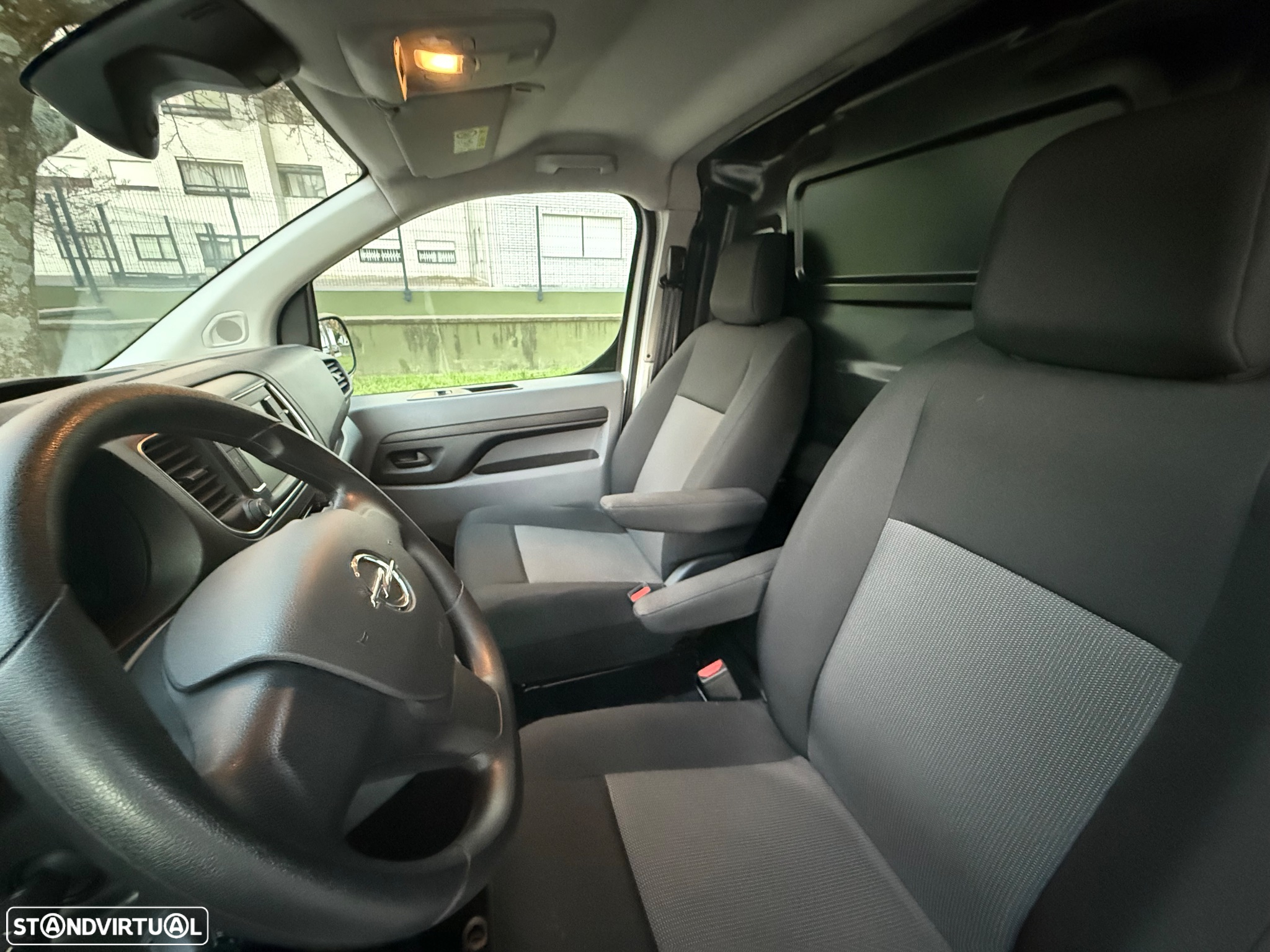 Opel Vivaro 1.5 CDTi L1H1 Essentia - 11