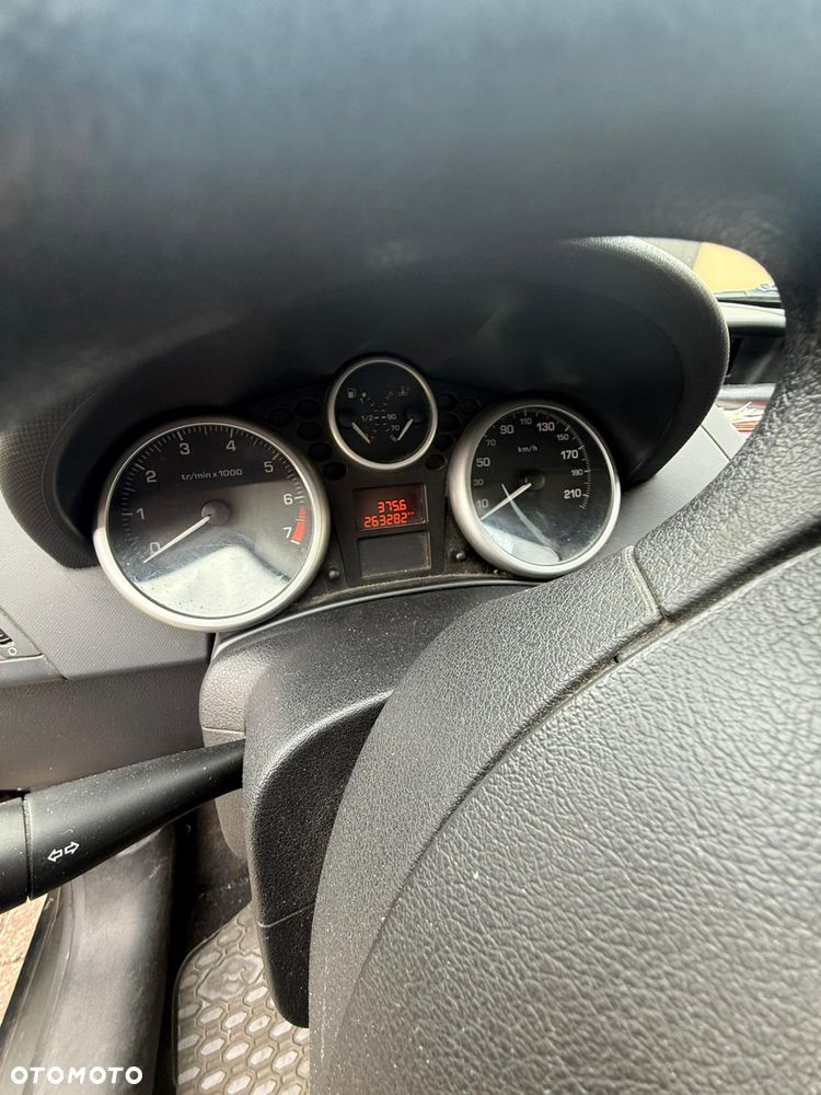 Peugeot 207 - 6