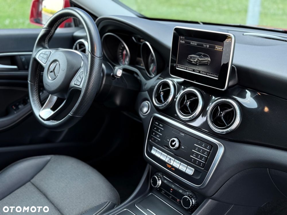 Mercedes-Benz CLA 180 7G-DCT - 24