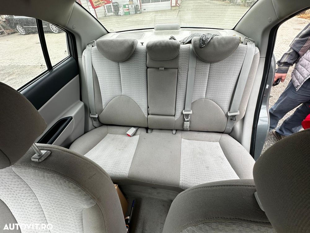 Hyundai Accent - 4