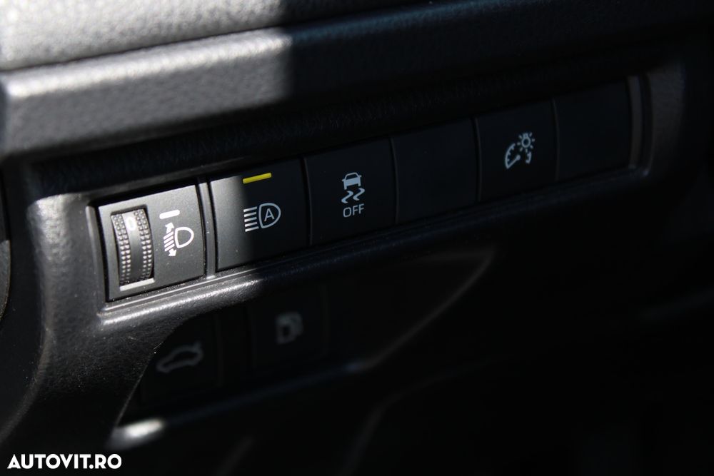 Toyota Camry 2.5 HEV Executive - 31